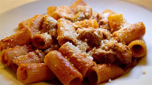 Takhle servruj rigatoni con la pajata v msk restauraci Augustarello.