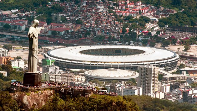 Olympijský stadion v brazilském Riu de Janeiru se sochou Krista Spasitele.