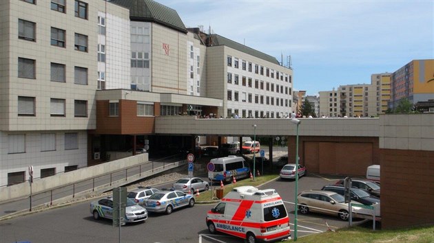 Anonym ohlsil policii bombu v IKEMu, nemocnice byla sten evakuovna (16.6.2016)