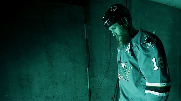 Joe Thornton ze San Jose putuje ze atny k estmu finle Stanley Cupu.