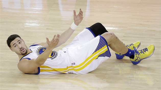 Klay Thompson z Golden State se div, e na nj nebyl odpskn faul.