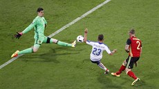 GÓLOVÝ MOMENT. Emanuele Giaccherini posílá Italy do vedení pesnou stelou za...