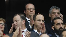 PREZIDENT NA TRIBUN. Zápas Francie si znovu nenechal ujít Francois Hollande.