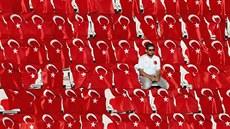 SÁM V MOI VLAJEK. Turecký fanouek piel na duel proti panlsku s pedstihem.