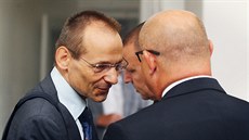 Jan Pohnek (zleva), Milan Kovanda a Ondrej Páleník ped jednáním Obvodního...