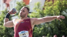 Na snímku je vítěz Tomáš Staněk s délkou hodu 20,39 metru Na snímku je vítěz Tomáš Staněk s délkou hodu 20,39 metru