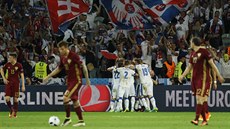 Slovenská radost a ruský smutek po gólu Marka Hamíka v utkání mistrovství...