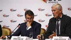 Prezident Mezinárodní atletické federace IAAF Sebastian Coe (vlevo) a nezávislý...