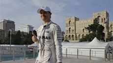 Nico Rosberg slaví výhru v kvalifikaci na Velkou cenu Evropy v Baku. Nico Rosberg slaví výhru v kvalifikaci na Velkou cenu Evropy v Baku.