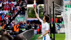 DÍKY, FANOUŠCI. Tomáš Rosický zdraví české fanoušky po zápase s Chorvatskem,... DÍKY, FANOUŠCI. Tomáš Rosický zdraví české fanoušky po zápase s Chorvatskem,...