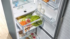 Díky novému systému otevírání dveří Perfect Fit lze vysunout všechny přihrádky,... Díky novému systému otevírání dveří Perfect Fit lze vysunout všechny přihrádky,...
