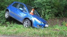 Žena nezvládla rychlost a skončila s autem v příkopě (16.6.2016). Žena nezvládla rychlost a skončila s autem v příkopě (16.6.2016).