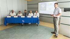 Lubomír Pavlíček (vlevo) a Radka Czeczotková tři týdny bojovali o život v... Lubomír Pavlíček (vlevo) a Radka Czeczotková tři týdny bojovali o život v...