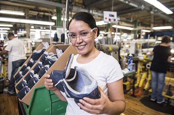 Víte kolik penz stojí výroba beckých bot?