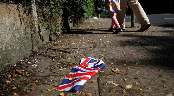 Britská vlajka na londýnském chodníku po hlasování o vystoupení z EU (24....