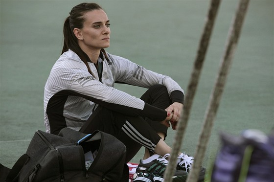 DEFINITIVNÍ NE. Jelena Isinbajevová, hvzda ruské atletiky, se na olympijských hrách v Riu nepedstaví..