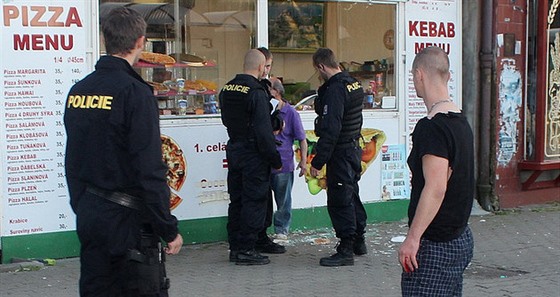 U stánku s kebabem na Americké tíd v Plzni zasahovali v úterý veer...