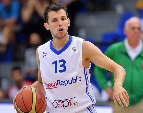 Jakub iina v kvalifikaním utkání o Eurobasket 2015 s Portugalskem