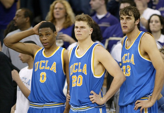 Michael Roll (uprosted) zamlada. V dresu UCLA Bruins se seel s Russellem...