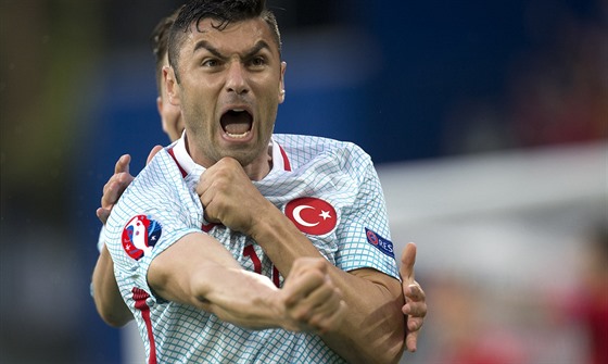 TURECKÁ RADOST. Burak Yilmaz slaví gól do eské sít.