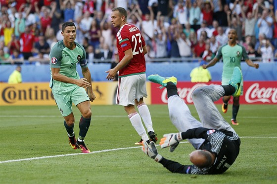 RONALDO A TEPLÁKY. Portugalská hvzda Cristiano Ronaldo se raduje z gólu do...