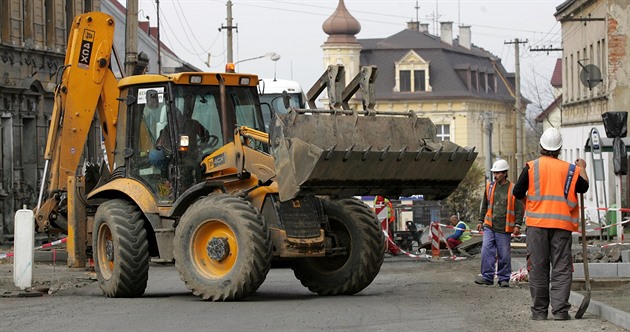 Traktorbagr (ilustraní snímek).