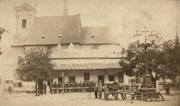 Brnnský kostel  sv. Mikuláe a Prusové v 1866, který byl v roce 1869 zbourán.