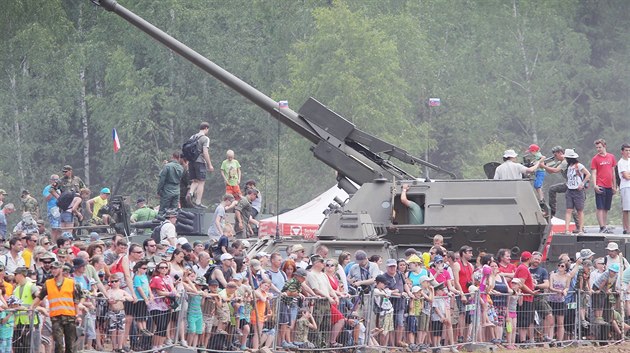 Den pozemního vojska Bahna, který armáda každoročně pořádá na tankodromu u... Den pozemního vojska Bahna, který armáda každoročně pořádá na tankodromu u...