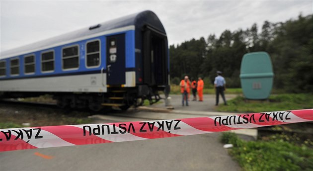 Srážka rychlíku a nákladního vozu na železničním přejezdu v Lukách nad Jihlavou. Srážka rychlíku a nákladního vozu na železničním přejezdu v Lukách nad Jihlavou.