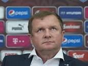 Trenr fotbalov reprezentace Pavel Vrba na tiskov konferenci.