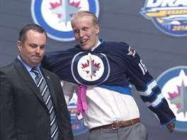 Dvojka draftu NHL 2016 Patrik Laine oblk dres Winnipegu.