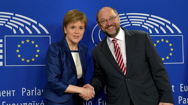 Pedseda Evropského parlamentu Martin Schulz vítá v Bruselu ped summitem...