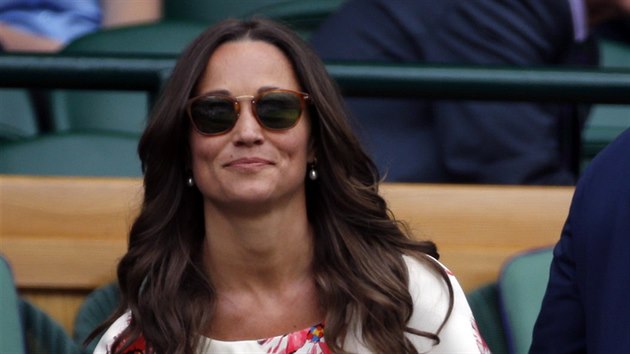 Pippa Middletonov, sestra princezny Kate, sleduje dn na tenisovm Wimbledonu.