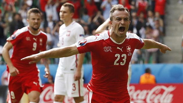 VYROVNNO. Xherdan Shaqiri se raduje z krsnho glu proti Polsku.