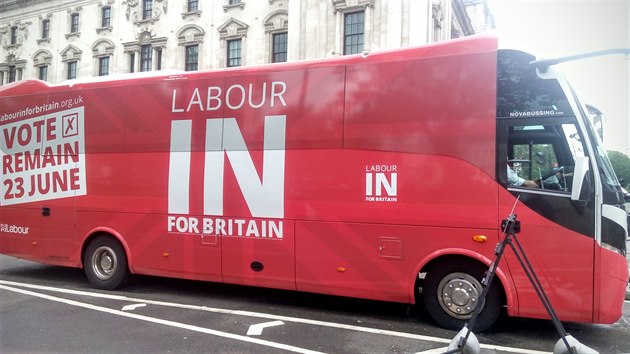 Autobus kampan labourist za setrvn v EU  (23. ervna 2016)