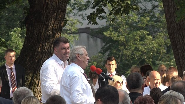 Martin Nejedl a Milo Zeman na oslav Nejedlho padestch narozenin