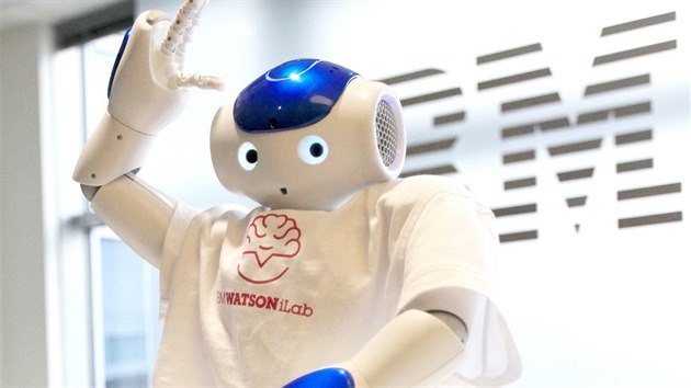 Robot Evan zatanil u psniek Gangnam style a Macarena, pot i sm zazpval. Asistoval tak u oteven novho inovanho centra IT spolenosti IBM, do kterho se pesunou ti stovky zamstnanc. (22.6.2016)