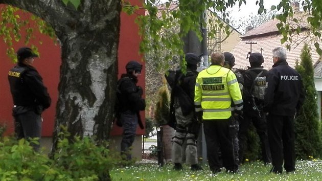 Na msto stelby v Sudomicch na zatku kvtna dorazila zsahov policejn jednotka.