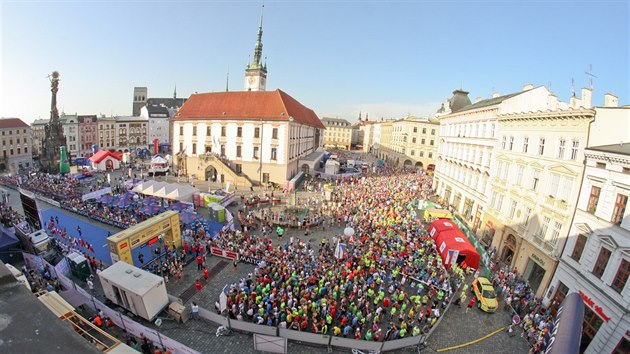 Olomouckho plmaratonu se zastnil rekordn poet bc, kvli vedru vak nikdo z nich za mn ne hodinu zvod neubhl.