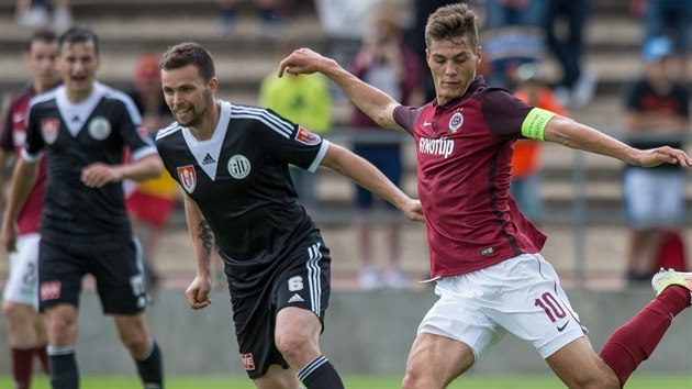 Sparansk tonk Patrik Schick stl gl do st eskch Budjovice v ppravnm utkn na Strahov.