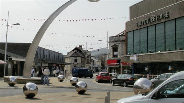 Modern pojet centra Ebbw Vale odkazuje na ocelskou tradici msta.