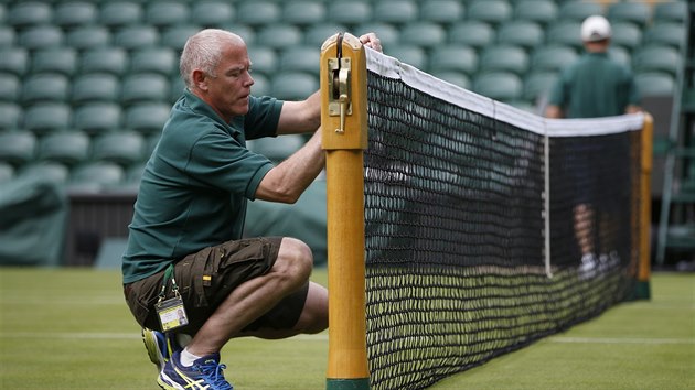 Pprava na Wimbledon v plnm proudu.