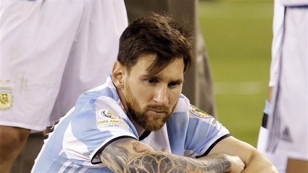 CO JSEM KOMU UDLAL? Lionel Messi znovu nezskal s argentinskou reprezentac vysnnou trofej. Chile bylo lep na penalty.