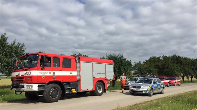 Dlnky v V Kostomlatech nad Labem zashl proud, jeden skonil v nemocnici na Vinohradech, druh se poheuje (28.6.2016).