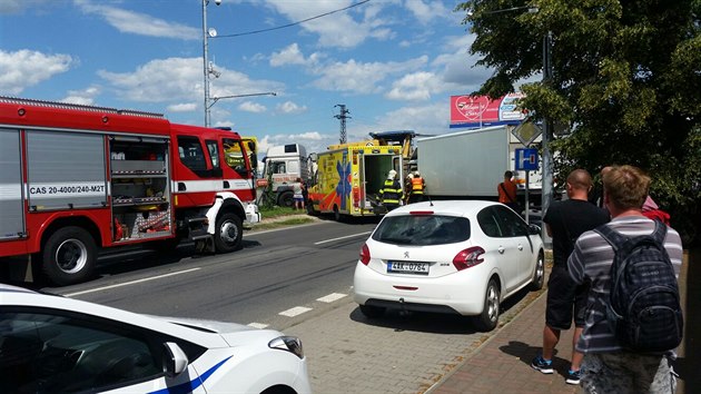 V Hornch Poernicch v ulici Nchodsk se srazily dva nkladn vozy (29.6.2016).