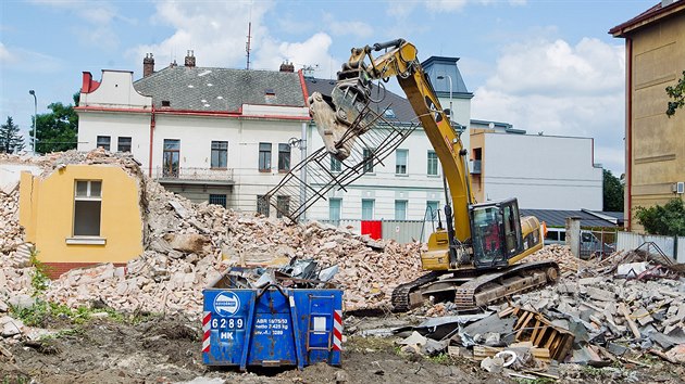 Na hradeck Pospilov td kon demolice inku, na jeho mst bude stt Penny Market (28.6.2016).