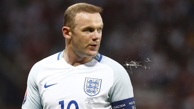 Wayne Rooney v utkn proti Islandu.