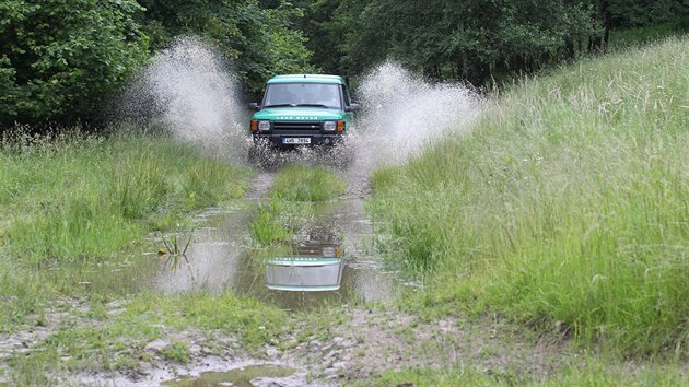 Ji Hlav z offroadovho klubu na Litomicku pomh udrovat populaci listonoha letnho.