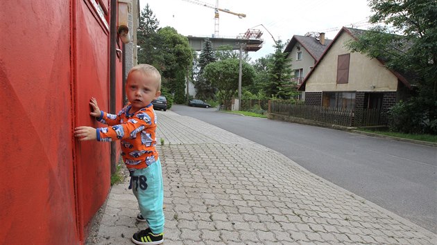 Vstavba mostu ve Velemylevsi na atecku.