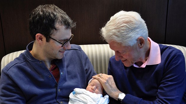 Marc Mezvinsky, jeho syn Aidan a tchn Bill Clinton (New York, 20. ervna 2016)